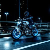 Giro de 180 grados en la Yamaha MT-07. Su naked más vendida ahora parece otra, sin embrague y con algo que todos pedían