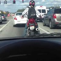 Hawái quiere dejar que los motoristas se salten los semáforos en rojo. La policía dice que es "luz verde para que se maten"