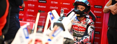 MotoGP insiste en que los pilotos usen la radio, pero Pecco Bagnaia lo ha probado y se niega: "Puede ser peligroso" 