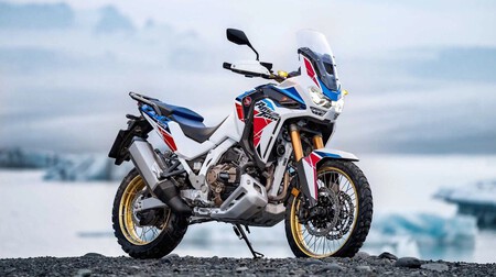 La revolución de Honda empieza ya: una trail Compressor, una legendaria deportiva V3 y una naked con seis cilindros