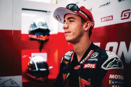 Johann Zarco cree que Pedro Acosta se ha estado saltando una norma de MotoGP y gastándose un pastizal en pagar multas
