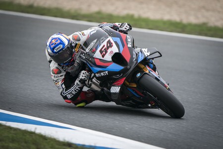 Toprak Razgatlioglu ya otea el alirón pero Nicolò Bulega le deja sin triplete en Estoril por solo tres milésimas
