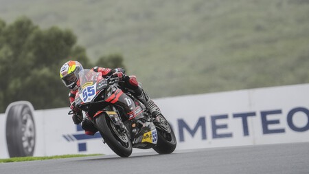 Yari Montella gana el título para Ducati en Estoril pero Adrián Huertas se acerca al mundial de Supersport
