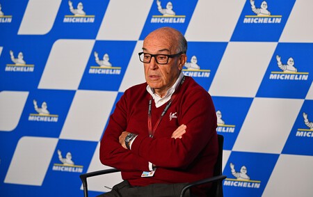 "No voy a decir quién, pero hay alguno que no debería estar". Carmelo Ezpeleta confirma que quiere limpiar MotoGP de españoles