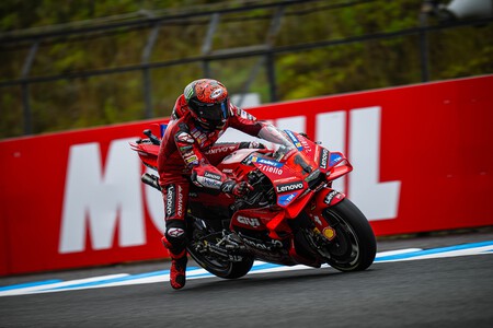 Pecco Bagnaia se supera a sí mismo, Jorge Martín minimiza los daños y Marc Márquez regresa al podio en el sopor de Japón