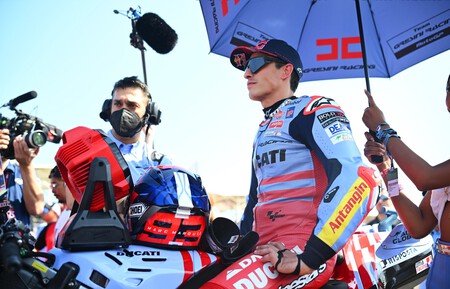 "Estas cosas no pueden pasar". El gran cabreo de Marc Márquez en Indonesia no fue por su avería, sino por el pastizal que va a costar