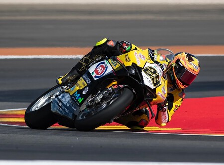 Andrea Iannone se estrena en las Superbikes y la Ducati deja tiradas las opciones de título de Nicolò Bulega en Aragón
