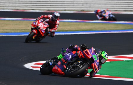 Jorge Martín tiene el enemigo en casa. Su compañero puede ser el juez de MotoGP, pero es el mejor amigo de Pecco Bagnaia
