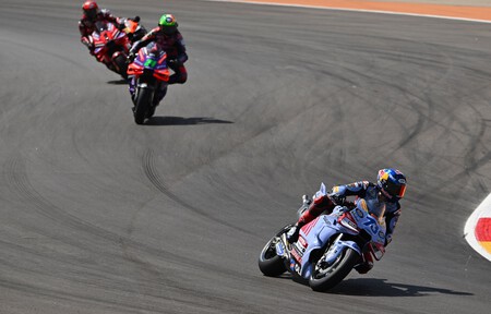 El elefante en la habitación de MotoGP. Diez años después, todo sigue siendo un Marc Márquez contra Valentino Rossi. Y puede ser un juego muy peligroso