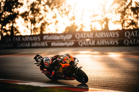 Recortes, contratos a la baja y menos lujos. KTM ha entrado en concurso de acreedores, y su crisis puede tener eco en MotoGP