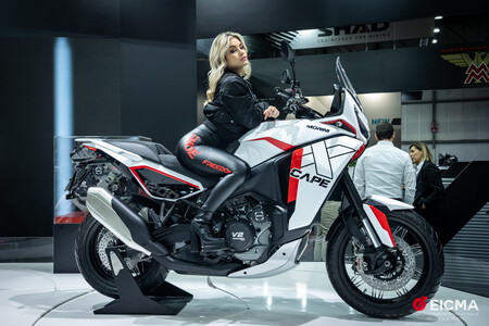 El juguete maxitrail italiano con motor V2 que le va a poner las pilas a la Honda Africa Twin por mucho menos precio