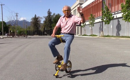 No, no ha salido de 'Los Simpson. Esta bicicleta con pinta de peligrosa es un invento real de un jubilado de 74 años