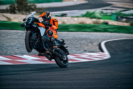 Ktm 1 2024