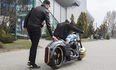 El garaje de motos de este Balón de Oro no es el más amplio, pero es épico. Sus dos motos valen más que un Porsche 911 GT3