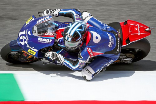 Joe Roberts llama a la puerta de MotoGP ganando su primera carrera del año en Mugello. Manu González, otra vez al palo 
